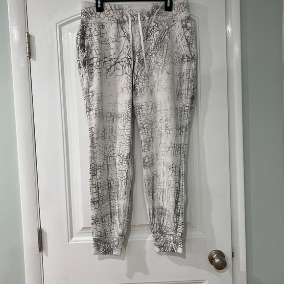 Lululemon Warm Down Jogger *7/8 Length Thread Dye White Black - Picture 6 of 9